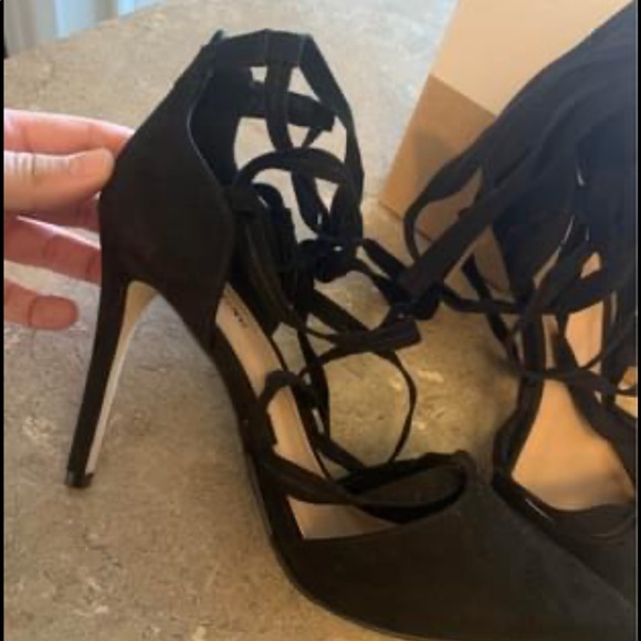 Strappy heels! - Picture 3 of 3